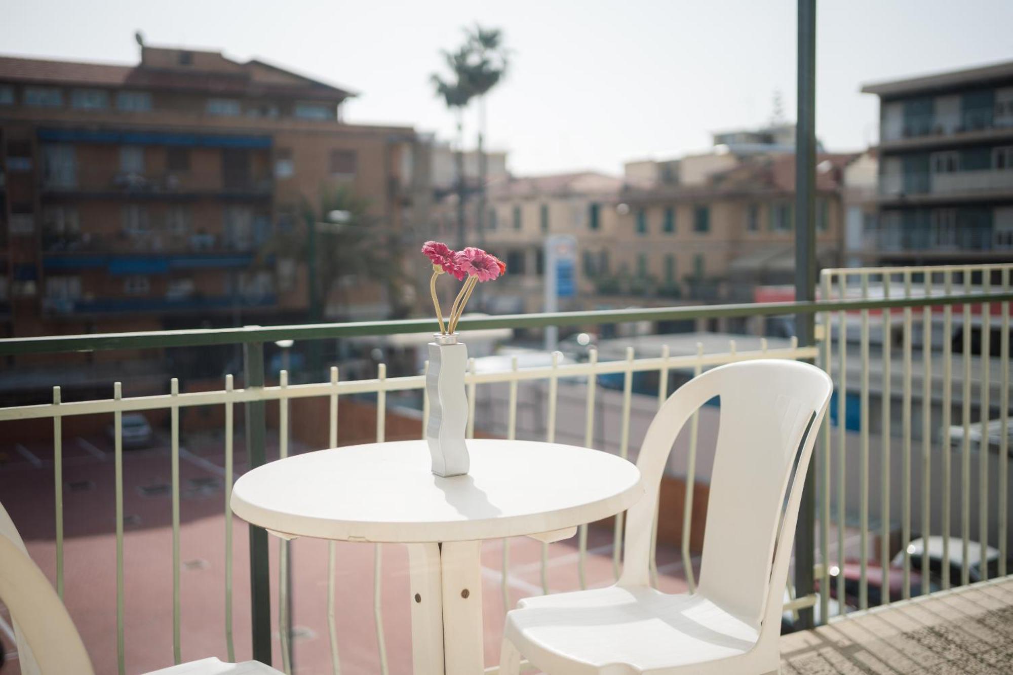 Casa Silvia - Central - Terrace - Wifi Bordighera Esterno foto